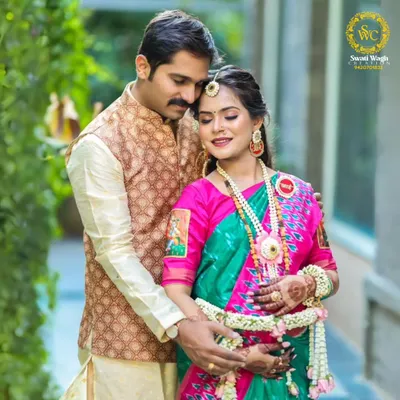A beautiful moment between the parents-to-be. The expectant mother is wearing a full set of my handcrafted baby shower jewellery, including a delicate kamarpatta.