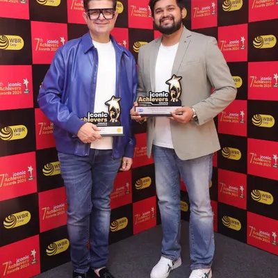 A proud moment receiving the Creative Excellence Award in Wedding Photography alongside the legendary photographer Dabboo Ratnani. This recognition is a huge honor for me and my team.