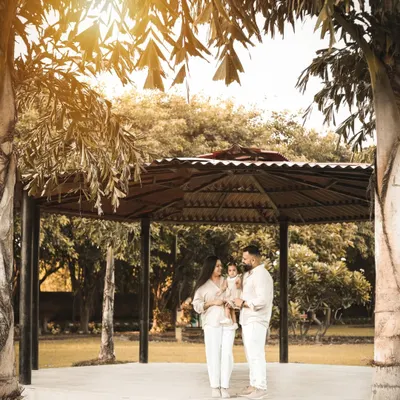 A perfect family moment captured under a gazebo in a beautiful park. Outdoor sessions like this allow for grand, scenic portraits that feel both epic and intimate.