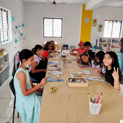 A table full of happy kids enjoying a birthday art party at our JP Nagar studio. It's a wonderful way to celebrate while engaging in a fun, creative activity.