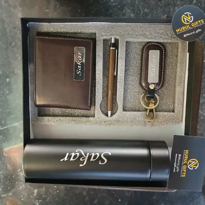 A complete 4-piece corporate gift set. This combo includes a personalized leather wallet, pen, keychain, and a name-engraved temperature bottle, all packed in a premium box.