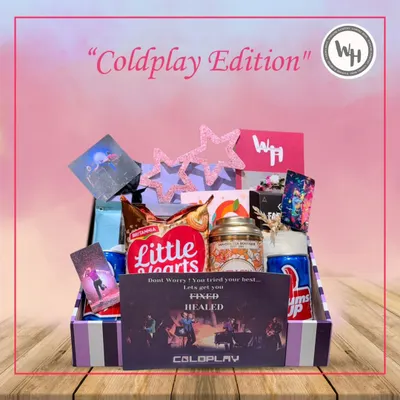Chill vibes, warm gifts. This is my "Coldplay Edition" hamper, inspired by the band's music. It includes Little Hearts biscuits, themed cards, and other fun goodies.