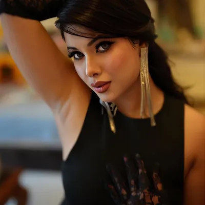 A glamorous look perfect for beauty and luxury brand campaigns. The dramatic eye makeup, elegant lace gloves, and intense expression create a high-fashion feel, showing my ability to convey sophistication and allure.