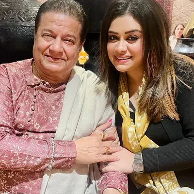A cherished moment with the bhajan samrat, Anup Jalota Ji. An evening spent with him is always filled with music, wisdom, and immense warmth.