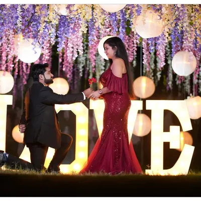 Create the proposal moment of your dreams with our beautiful floral arch and large, illuminated 'LOVE' letters. This setup is one of our most popular for romantic pre-wedding and proposal-style photoshoots.
