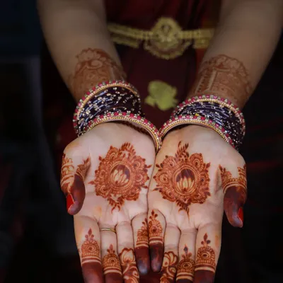 A simple and beautiful lotus mandala design on the palms. This is a wonderful choice for brides who prefer minimalist mehendi or for guests who want something elegant for a wedding function.