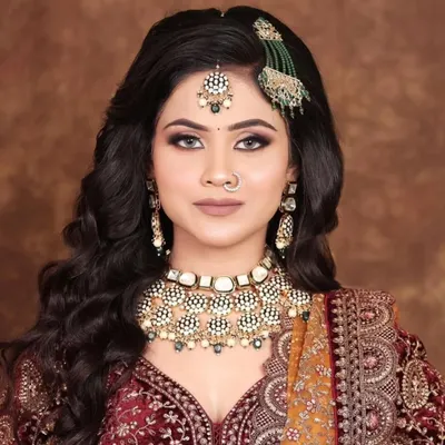 A heavy Kundan choker with a unique design and a matching passa, perfect for a bride seeking a statement look.