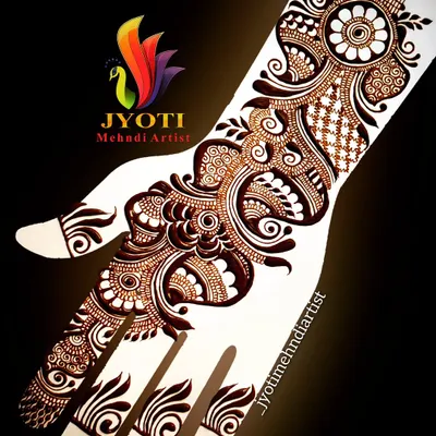 A full Indo-Arabic design sketched out on a hand template. This is how I plan complex layouts before applying them to the skin.