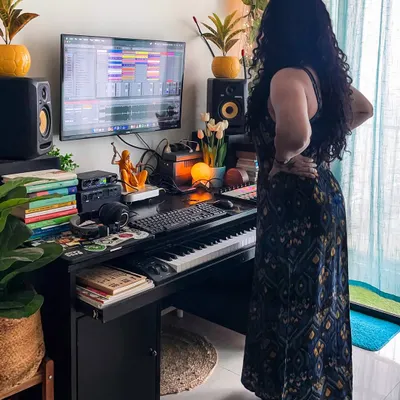 Sometimes you hit a wall. That feeling when a plugin crashes or an idea just isn't working is something every producer faces. We talk about this in my workshops, focusing on mindset and strategies to push through creative blocks.
