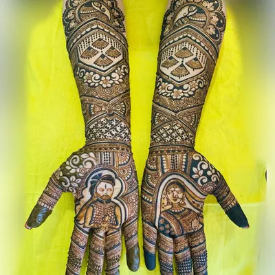 This full bridal design features detailed portraits of the bride and groom on each palm, surrounded by intricate traditional patterns. Capturing the couple's likeness is my specialty and the heart of my custom bridal work.