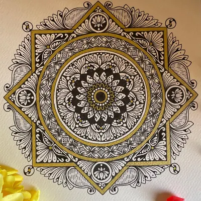 Isn’t it beautiful? I always plan to try new things but end up with mandalas. This piece combines a classic mandala with a geometric star shape, outlined in gold for a striking effect.