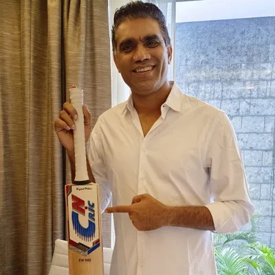 Indian cricketer Munaf Patel with our CN CRIC bat. His trust in our brand is proof that our bats are built for the highest level of the game.