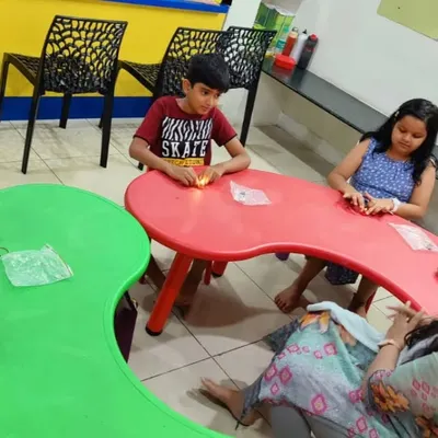 A snapshot from our summer camp at Global Art. Students are seated and ready to dive into their hands-on science kits for the day.