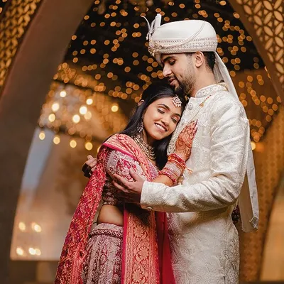 A warm embrace under a canopy of fairy lights. We love using ambient light to create a magical and romantic atmosphere for our couple portraits.