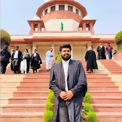 Supreme Court of India ke saamne khade hokar, mujhe hamesha apne kaam ki zimmedari ka ehsaas hota hai. Mera maksad kanoon ko aam aadmi tak pahuchana aur unke hak ke liye ladna hai.