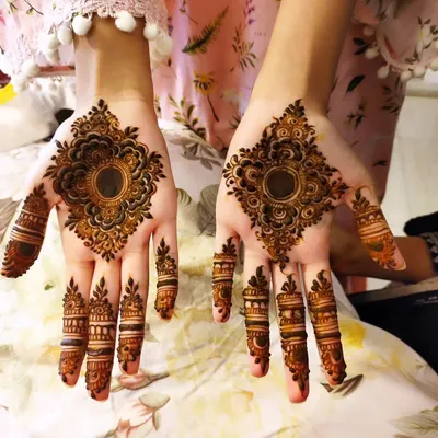 A classic party design featuring a central mandala on the palm with detailed patterns on the fingers.