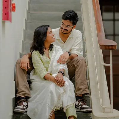 A quiet, intimate moment on the stairs of their old medical college. This photo of Anusha and Nikit is a beautiful example of how we find simple, meaningful spots to capture a couple's connection.