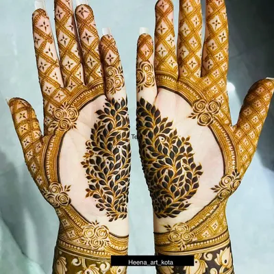 A striking back-hand design with a bold, leafy pattern creating a beautiful negative space effect. The fingers and wrist are covered in a contrasting geometric net pattern.