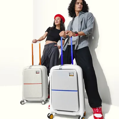 A dynamic lifestyle shot for the Urban Jungle luggage campaign. I created fresh, natural makeup for both models to fit the cool, urban, and youthful vibe of the brand.