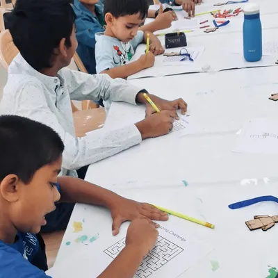 Our LEGO Mindgym workshop isn't just about building, it's about thinking! Kids start with fun activities like mazes to warm up their problem-solving skills before diving into the bricks.