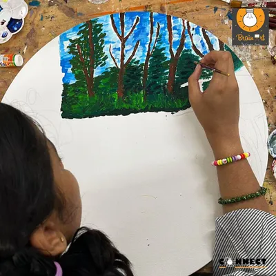 Exploring landscape painting on a circular canvas. This class allows students to experiment with different subjects and formats.