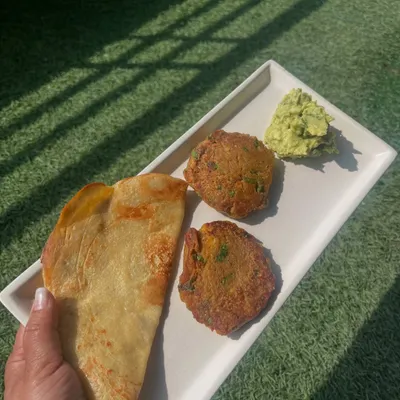 A protein-rich breakfast perfect for Sawan, featuring mushroom kababs, quinoa moong dal chilla, and a creamy avocado dip.