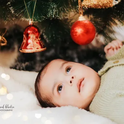 A newborn's first Christmas, gazing up at the twinkling lights of the tree. This is a magical, peaceful moment that I was so happy to capture.