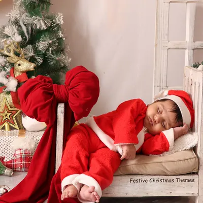Celebrate your baby's first holidays with a special themed photoshoot. Our festive Christmas setups are perfect for creating joyful memories and beautiful images for your holiday cards and family albums.