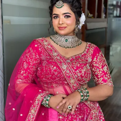 A perfect example of a modern reception look. My students learn to create this flawless, camera-ready makeup with a beautiful pink lehenga and diamond jewelry.
