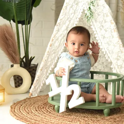 Celebrating the half-birthday milestone! This 6-month sitter session uses a neutral boho setup to keep the focus on your baby's adorable expressions and newfound ability to sit up.