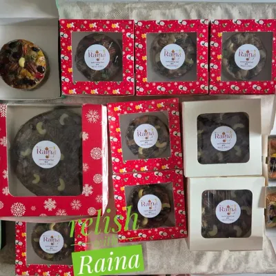 A variety of my Christmas Plum Cakes, packed and ready for dispatch. I offer both alcoholic versions with rum-soaked fruits and non-alcoholic ones soaked in juice.