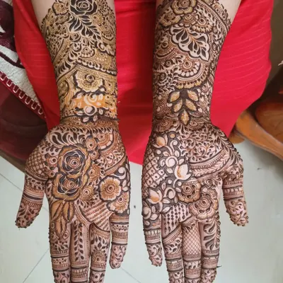 This hyper-detailed floral piece was a wonderful challenge from a client. It's filled with roses and leafy vines, creating a lush, garden-like effect that covers the hands and arms.