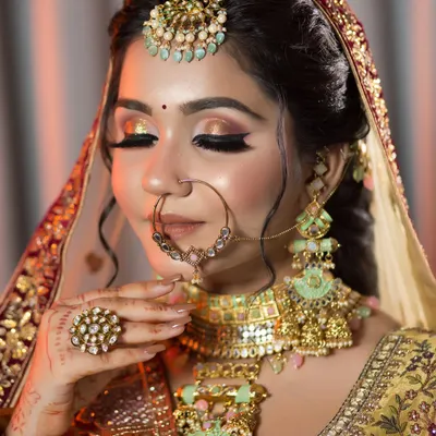 A close-up of a warm, bronze-toned smokey eye. The blend of colors and the dramatic lashes create a captivating and glamorous effect.