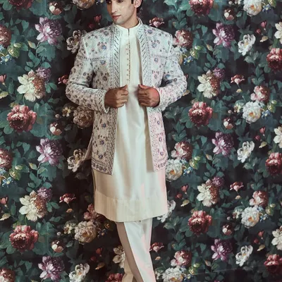 A perfect fusion of styles, this Resham embroidered Indo-Western jacket is paired with a pin-tucked short kurta for a sharp, contemporary ethnic look.