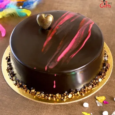 This mirror glaze chocolate cake offers a sleek, modern look with a rich, intense flavour. The glossy finish makes it a stunning centerpiece for any special occasion, from birthdays to corporate celebrations.