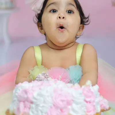 That moment of pure wonder right before the smashing begins. We love capturing these priceless expressions during our first birthday photoshoots.