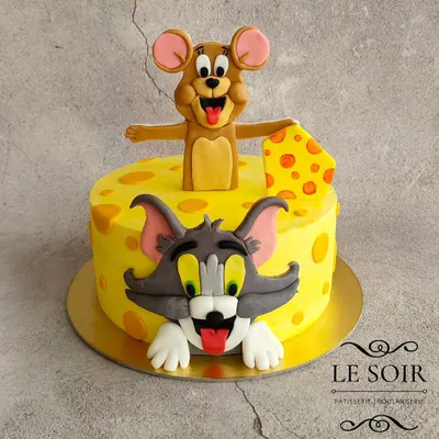 A cake that brings back all the nostalgia. This 2 kg Tom and Jerry cake is designed to look like a block of cheese, complete with 3D fondant figures of the iconic duo.