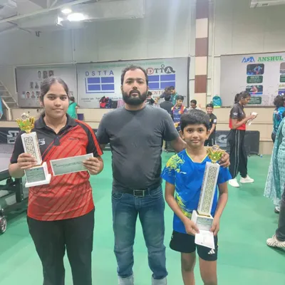 A closer look at our champions Ayushi and Arunim with their trophies from the 4th Delhi State Ranking Tournament.