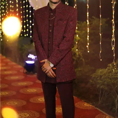 This maroon 3-piece Jodhpuri suit is available for rent in sizes 38 and 40. It's a great option for attending a wedding. I also offer custom stitching for Modi jackets and kurta sets.