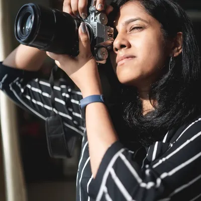 A moment of focus during a shoot, captured in the beautiful morning light. This is me in my element, doing what I love.