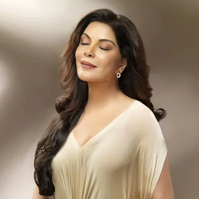 It was a surreal experience to film and shoot with the absolutely beautiful Zeenat Aman for a VLCC campaign. Capturing her serene elegance was a true pleasure.