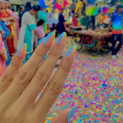 Feeling the festive vibe with these colorful Navratri nails. The blue and yellow ombre tips are perfect for matching your festive outfits and getting into the spirit of the celebration.