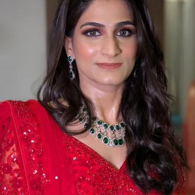A close up of Shriya's stunning reception look. I focused on creating a flawless, luminous base and soft brown smokey eyes that made her features pop. This is my signature soft glam, perfect for a modern bride.