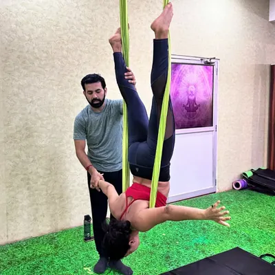 You are always supported here. I provide hands-on guidance, especially for beginners, to ensure you feel safe and confident as you learn to trust the hammock and explore new movements like this supported inversion.