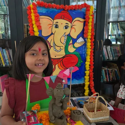 A proud young artist with her eco-friendly Ganesha idol. In our workshops, we teach kids how to sculpt with clay and celebrate festivals in a sustainable way.