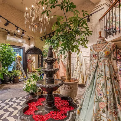 The grand entrance of The Vintage Garden features a black stone fountain and vintage chandeliers, setting a tone of classic elegance. This space was designed to feel like an oasis in the middle of Mumbai's historic Kala Ghoda neighborhood.