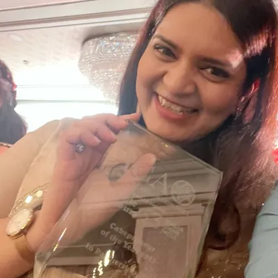 What an evening! I'm so happy and grateful to be holding my Cakepreneur of the Year award from the Indian Cake Awards.