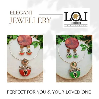 This elegant pendant set, available in two beautiful colors, is a perfect example of our ready-to-wear custom designs. It makes a thoughtful gift for a loved one or a beautiful addition to your own collection.