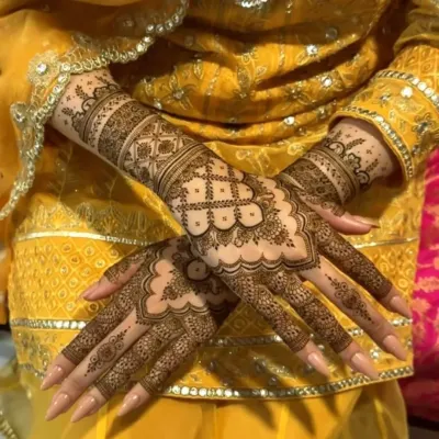 A beautiful design for the back of the hands, featuring intricate jaali work and delicate floral borders.