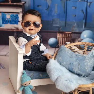 This little boss baby is ready to take over the world, one adorable pose at a time. The sunglasses and confident attitude made this themed shoot so much fun to capture.